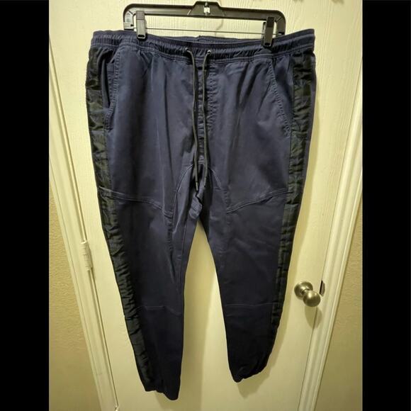 Guess Athletic‎ pants NWT - Picture 1 of 6